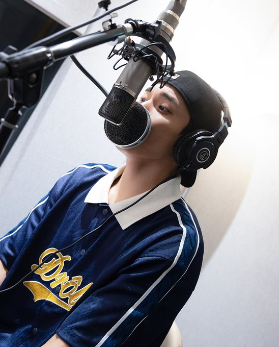 dkzones's tweet photo. see the world behind #DK #도겸 https://t.co/Sl4IUwyCNN