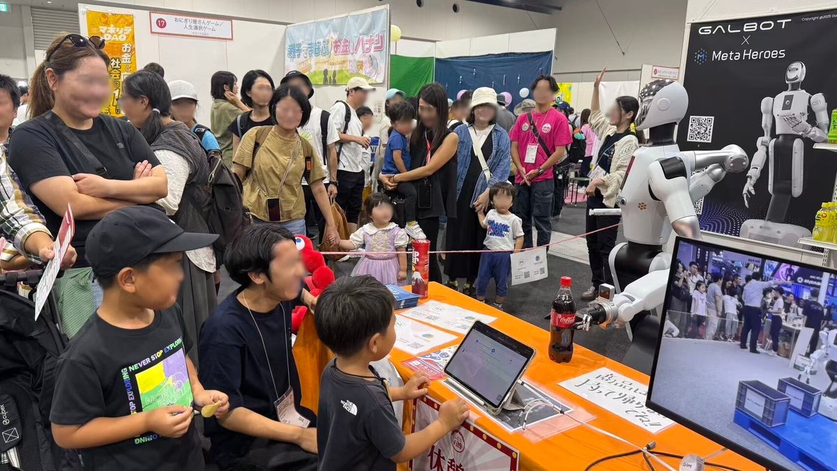 cross_compassJP's tweet image. #大阪万博 でも大人気！沢山の子供たちに囲まれています ^^
#CrossLabs からは、マディ(Mahdi)がサポート！
明日はルック(Luc)が現地にいます！

●10月10日(金)・11日(土)
●大阪・関西万博内 ＥＸＰОメッセ「ＷＡＳＳＥ」
kodomo-banpaku2025.com

#人型ロボット #GALBOT #株式会社クロスコンパス
