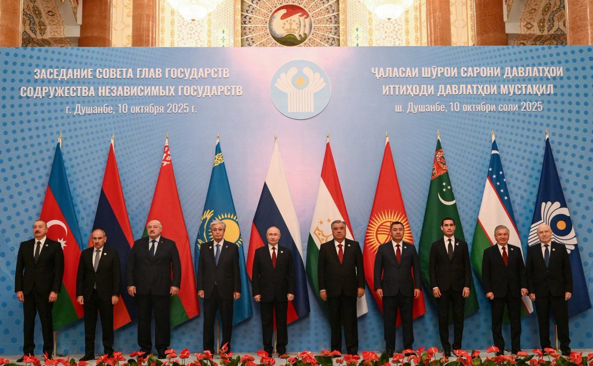 mfa_russia's tweet image. #FamilyPhoto

📸 Heads of State of the Commonwealth of Independent States take part in a group photo ahead of the #CIS Heads of State Council meeting.

📍 Dushanbe, October 10, 2025