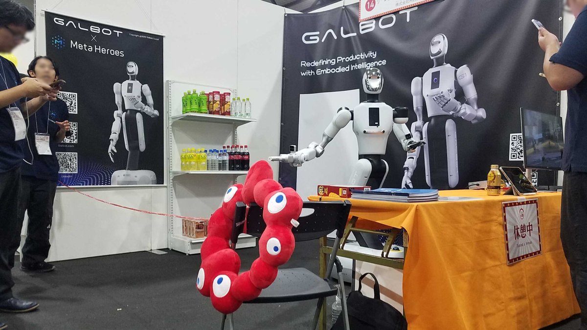 cross_compassJP's tweet image. #大阪万博 でも大人気！沢山の子供たちに囲まれています ^^
#CrossLabs からは、マディ(Mahdi)がサポート！
明日はルック(Luc)が現地にいます！

●10月10日(金)・11日(土)
●大阪・関西万博内 ＥＸＰОメッセ「ＷＡＳＳＥ」
kodomo-banpaku2025.com

#人型ロボット #GALBOT #株式会社クロスコンパス