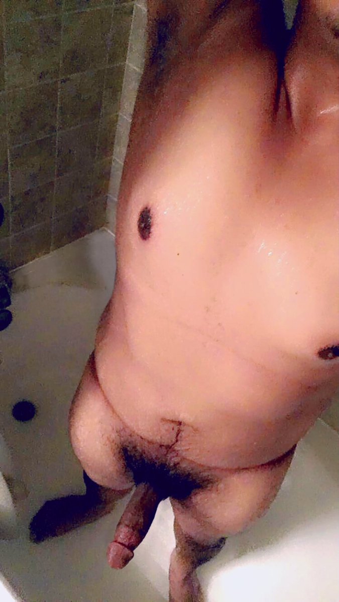 RawDaimenHTX's tweet photo. Anyone want to hop in the shower with me? 😏 https://t.co/TTAYcoRGlr