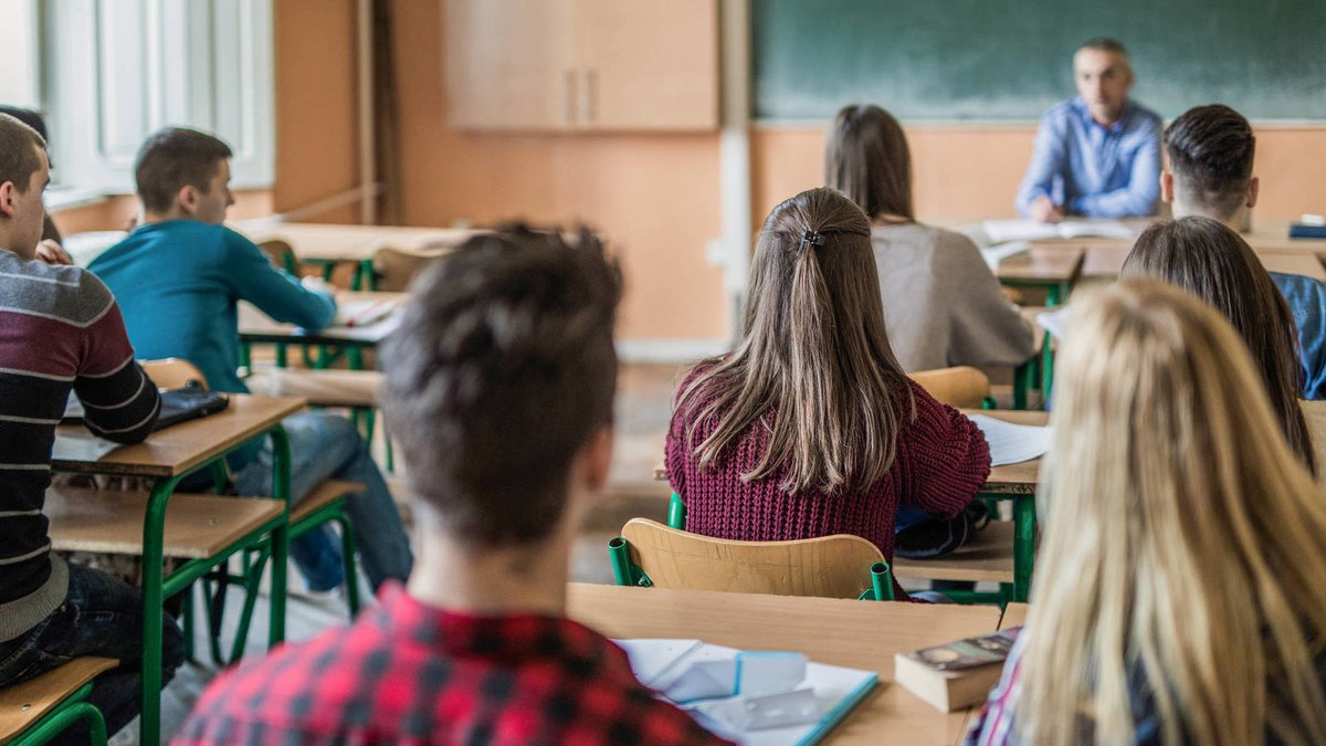 CSIFCV's tweet image. 🏫 Educación reducirá el horario lectivo y las ratios máximas de alumnado, como reclama CSIF.
🗣️ @CSIFnacional lo valora de manera positiva e intentará reducir ratios y horarios aún más en CCAA.
➡️ Reclamamos ratios máximas también para especialistas en Audición y Lenguaje y…