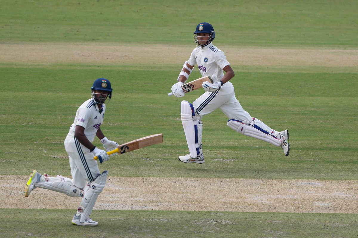 BCCI's tweet image. Yashasvi Jaiswal 🤝 Sai Sudharsan 

The duo brings up a stroke-filled 1⃣0⃣0⃣-run partnership 👌

Updates ▶ bit.ly/INDvWI-2ndTEST…

#TeamIndia | #INDvWI | @IDFCFIRSTBank | @ybj_19