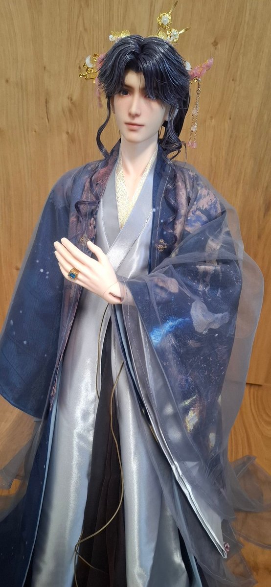 MedeaSalem's tweet image. Rafayel&apos;s hanfu arrived. The colors of the night &amp;amp; spring suit him so well. 💖💙🐟 #Rafayel #bjd #Loveanddeepspace