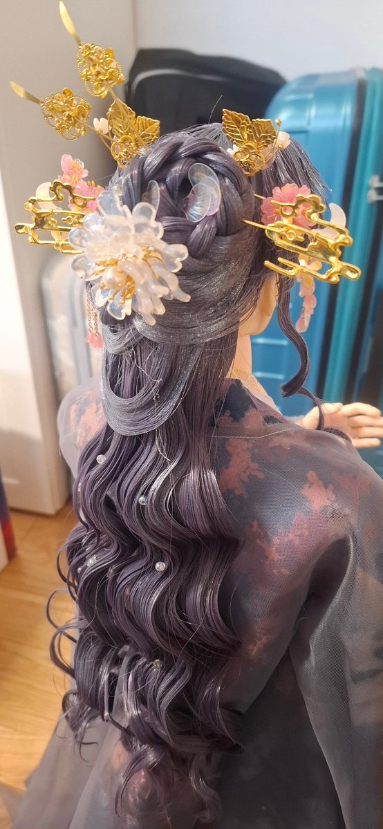 MedeaSalem's tweet image. Rafayel&apos;s hanfu arrived. The colors of the night &amp;amp; spring suit him so well. 💖💙🐟 #Rafayel #bjd #Loveanddeepspace