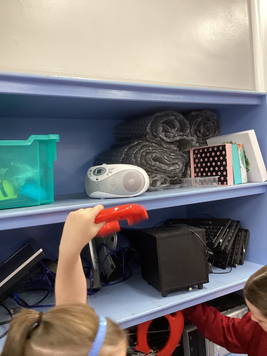 As part of our Properties of Substances topic, we explored the classroom to discover which objects were magnetic. We loved investigating and learning about magnetism!🧲