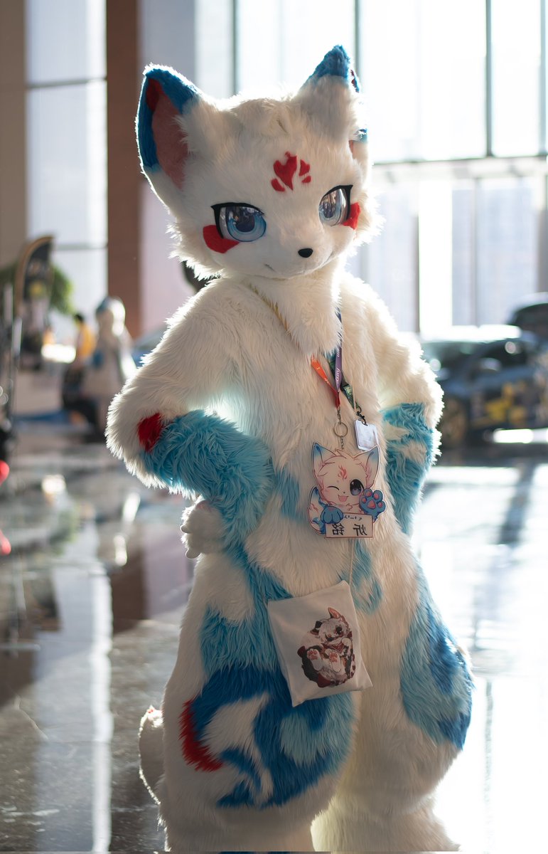XM_Silmery's tweet photo. 「旧世神明，新临于世」
是2.0的狐神大人
#FursuitFriday https://t.co/GzVDd2e4Xv