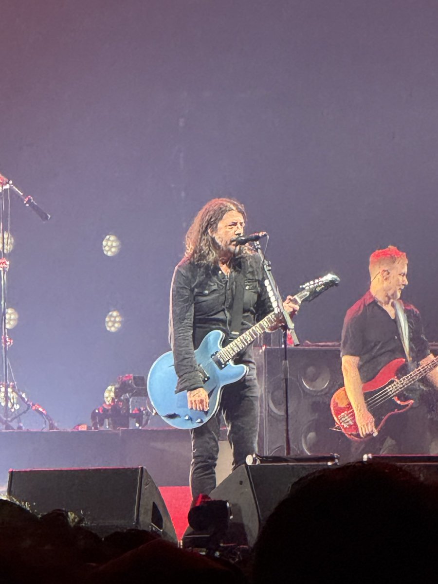 PMaebashi's tweet photo. #FooFighters
デイブグロールのナイスガイっぷりはあのバンドに居たのが全然信じられない笑
もしかしたら素のカードコバーンって滅茶苦茶いい人だったのかもね
相当良きライブでした https://t.co/z4PVmplOeU
