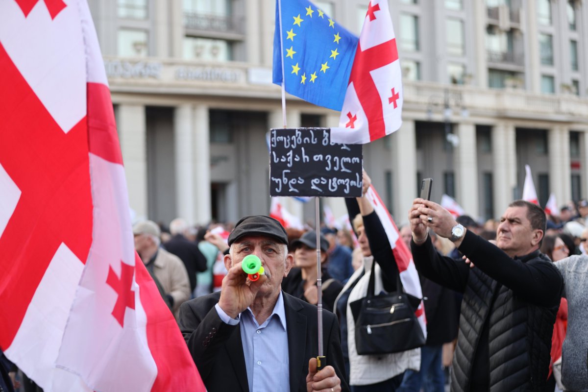 IPGJournal's tweet photo. #Georgiens #Opposition boykottiert die #Kommunalwahlen und probt den Umsturz – am Ende stärkt das jedoch die autokratische Regierung. Konstantin Hadži-Vuković im IPG-Journal.
https://t.co/YpWaQiyVC2 https://t.co/gxP7WyUvDx
