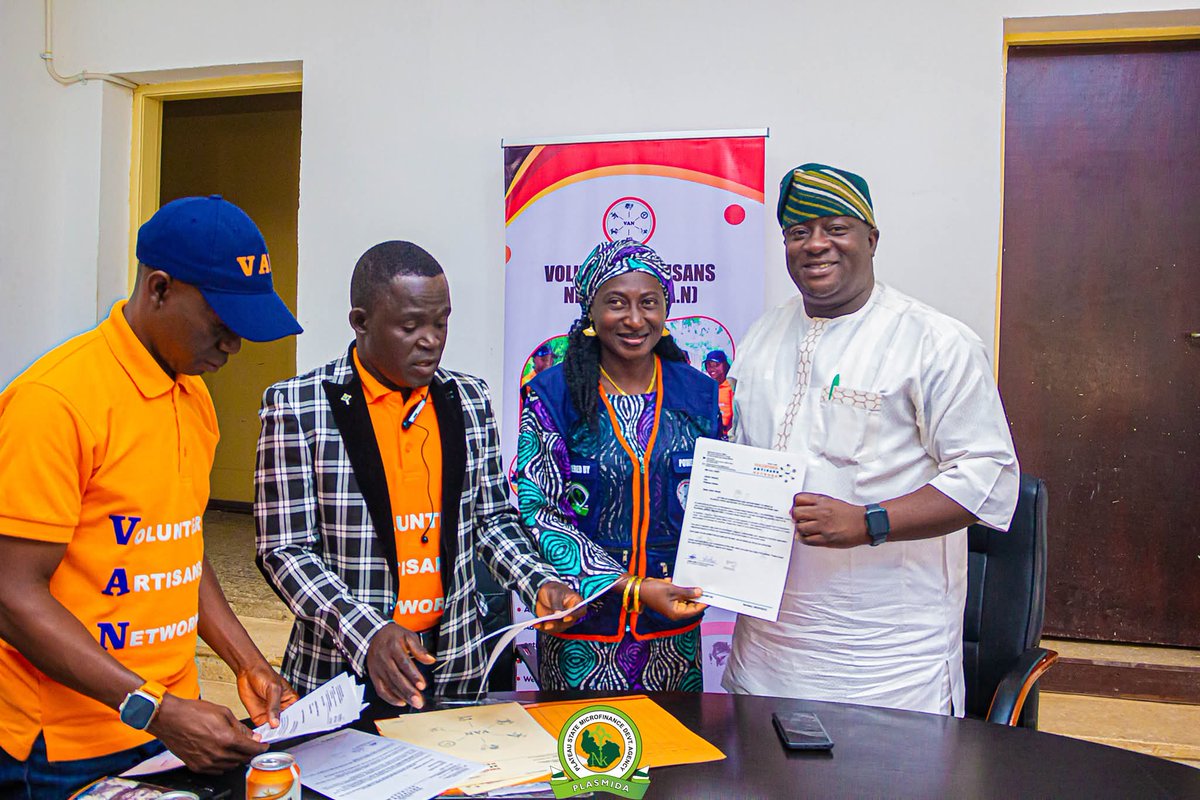 PLASMIDA tweet media