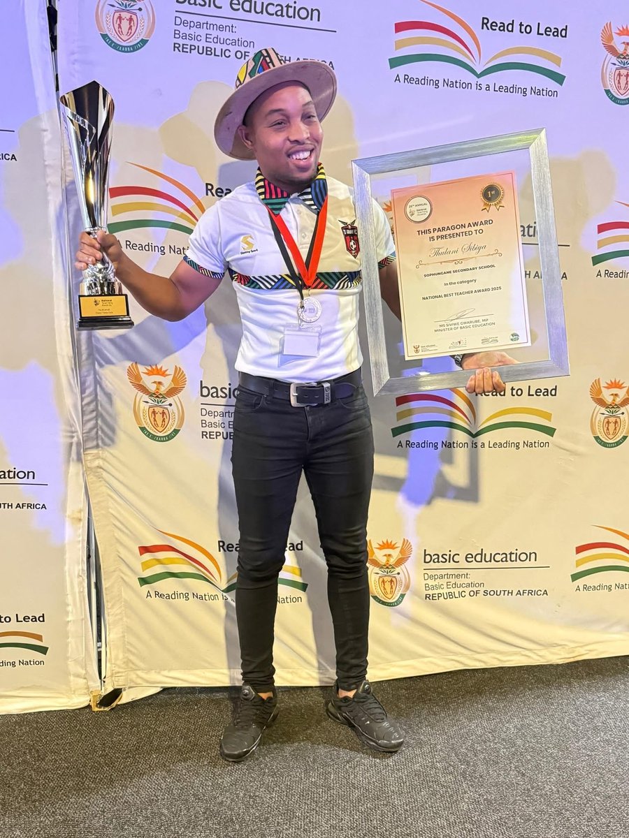 EFF WARD 11 STATEMENT ON THE CROWNING OF MR THULANI SIBIYA AS SOUTH AFRICA'S BEST TEACHER IN THE 2025 NATIONAL TEACHING AWARDS. 

EFF Ward 11 Nkomazi joins many people in   Nkomazi to congratulate Mr Thulani Sibiya 
on his award as the overall winner of South Africa's best