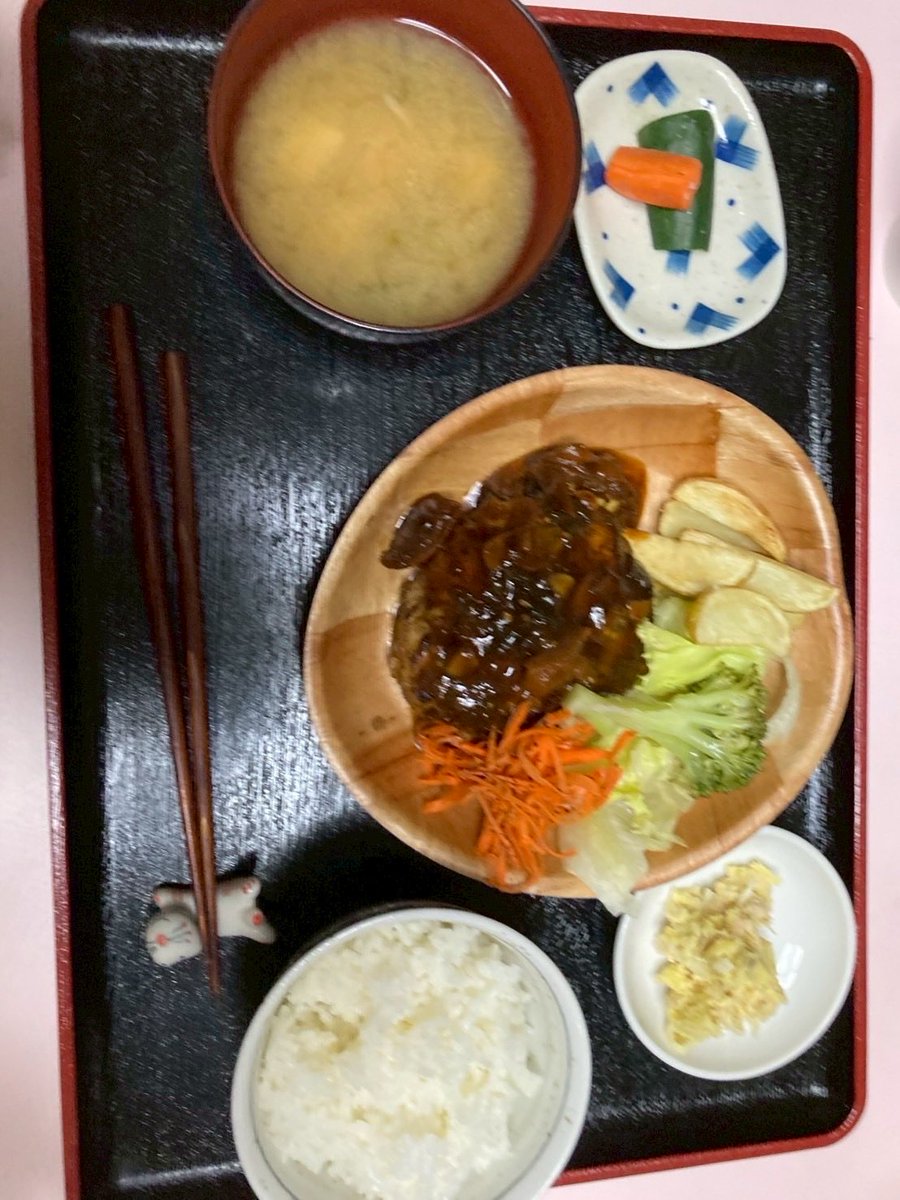 sgubbskai's tweet photo. 9月17日　白石学習支援
今回は中学生の生徒と一緒に数学の学習を取り組みました。学力テスト解き直しを行いましたが、応用問題が出て、難しい内容もありました。しかし一緒に解き進めていく中で最後には問題を解くことが出来たので良かったです。 https://t.co/7tyBnSzVkF