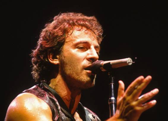 emiliorecine1's tweet image. ''Il disco esprime la speranza, il dilemma e la realtà della vita; Bruce rimanendo fedele ai diversi fiumi evocati dalle sue canzoni, cattura l'essenza delle emozioni che il suo pubblico ha provato nelle loro vite.''

#10ottobre 1980, #BruceSpringsteen pubblica l'album #TheRiver
