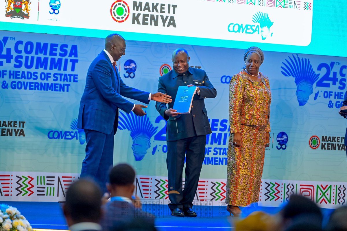 barampenze's tweet image. Fier de représenter le #Burundi au 24ᵉ Sommet du COMESA à Nairobi 🇧🇮🤝🇰🇪
Ensemble, nous renforçons l’intégration économique régionale pour un avenir prospère.
#COMESA #Burundi #IntégrationAfricaine
@NtareHouse
@COMESA_HQ