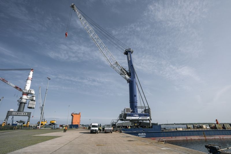 HeavyLiftPFI's tweet image. From milestone to momentum: Liebherr Mobile Harbour Cranes in a changing market.
bit.ly/4mU1glF
#heavylift #projectcargo #projectlogistics #projectforwarding #logistics #sponsored