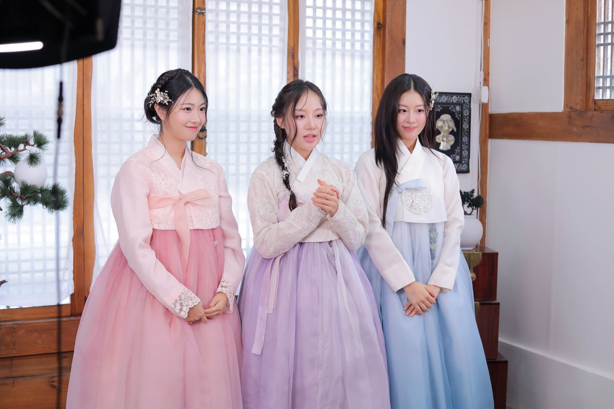 ablume pics (fan account) tweet media