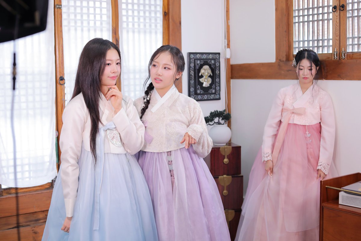 ablume pics (fan account) tweet media