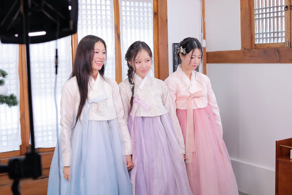 ablume pics (fan account) tweet media