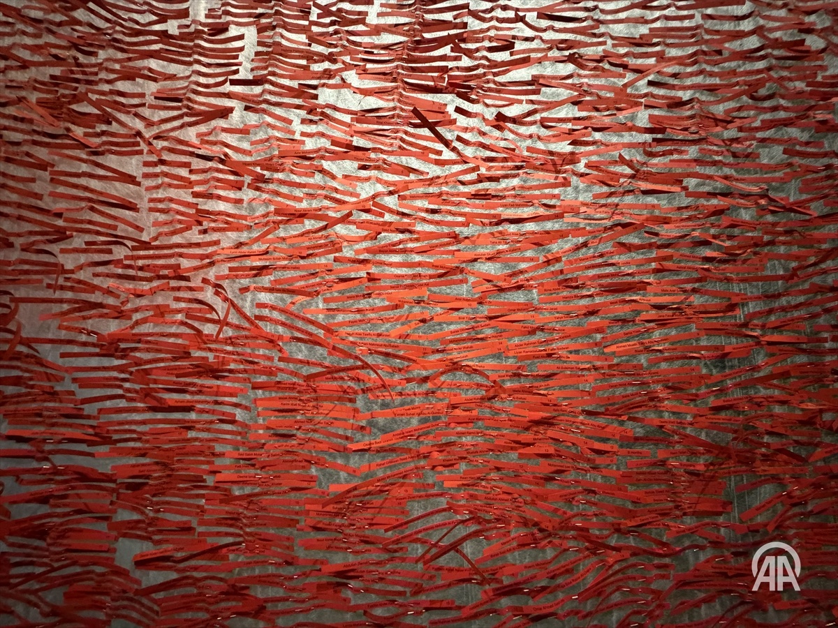 Norveç’in başkenti Oslo’da, İsrail’in öldürdüğü 18 binden fazla Filistinli çocuk, isimleri tek tek kağıtlara yazılarak anıldı.