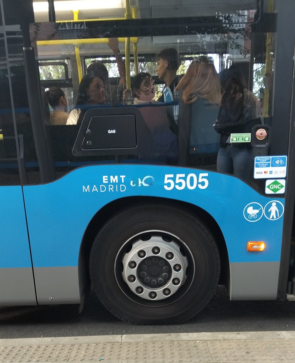 🔵 <a href="/EMTmadrid/">EMT Madrid</a> ¿Qué pasa entre las 8:30 y las 9:00 de la mañana? 😤
Llevar a los niños al cole y llegar al trabajo se convierte en una odisea.
Las líneas 141, 8 y 143 van fatal: ¡23 minutos de espera para un trayecto de 7!
¿Podéis reforzarlas en hora punta? 🙏 #EMTMadrid #Madrid