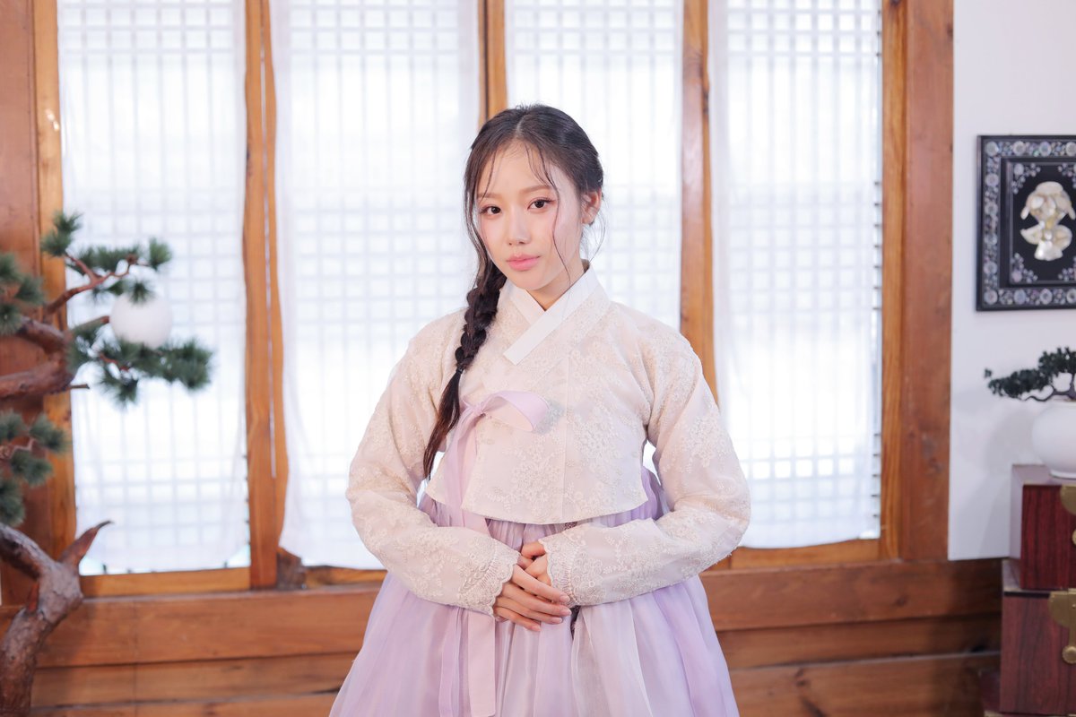 ablume pics (fan account) tweet media