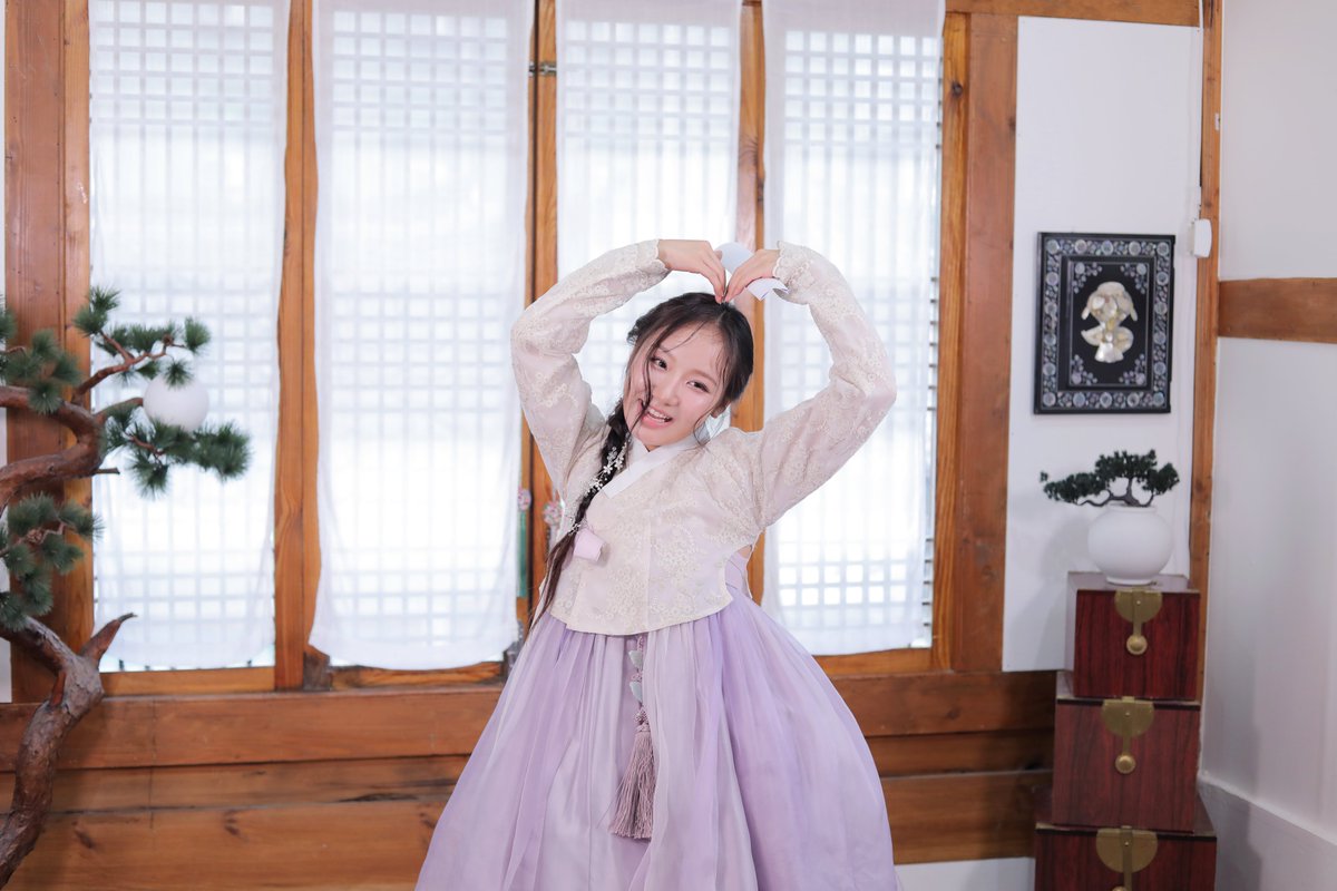 ablume pics (fan account) tweet media