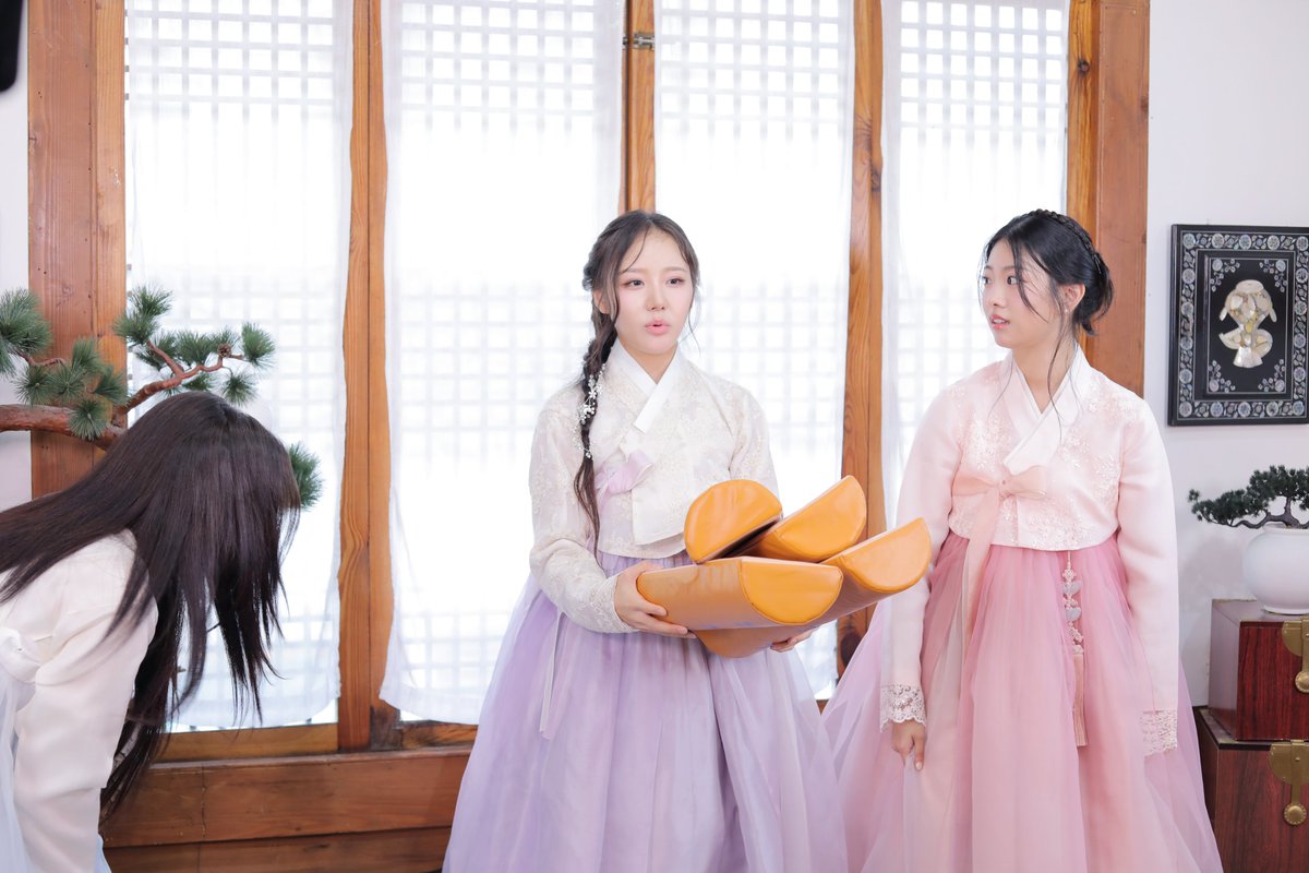 ablume pics (fan account) tweet media