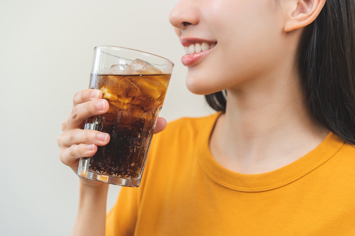 NewsMedical's tweet image. Can a chatbot help teens cut back on sugary drinks? 🤖🥤 Personalized feedback led to real drops in sugar intake in a new study. Curious how digital coaching shapes healthier habits? Find out more: news-medical.net/news/20251010/… #DigitalHealth #BehaviorChange
