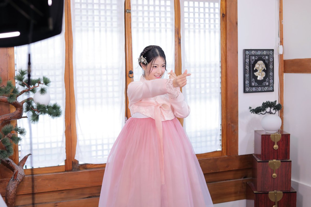 ablume pics (fan account) tweet media