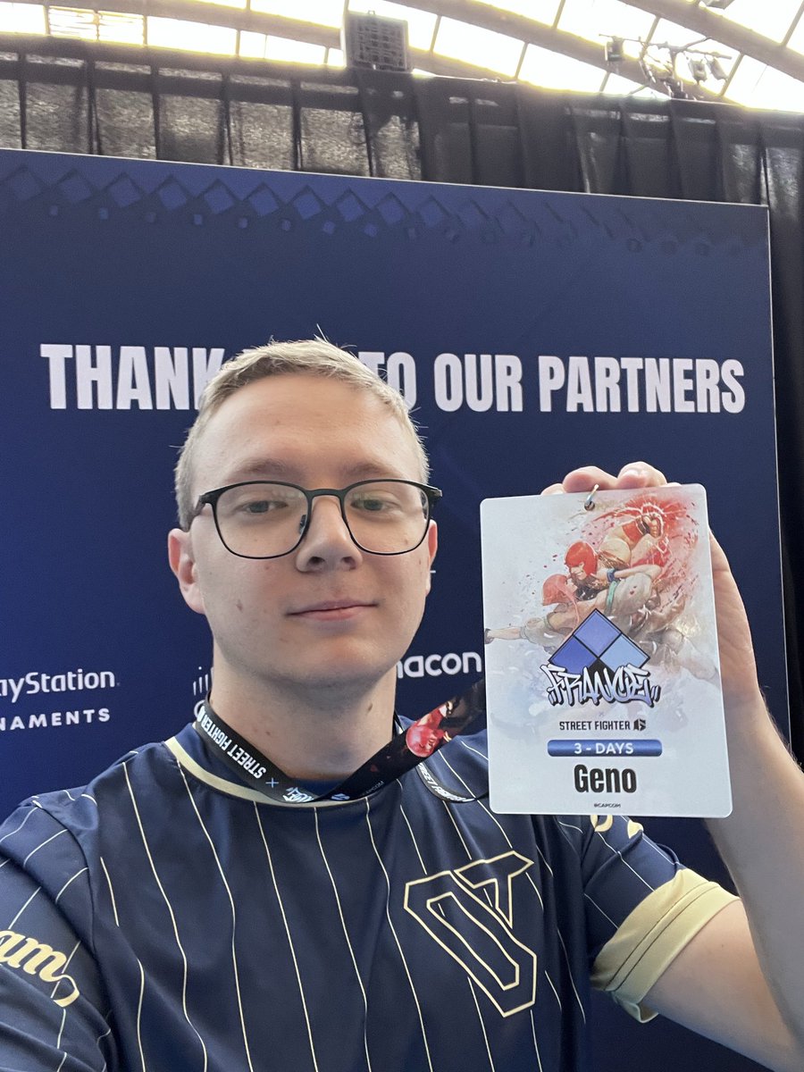 DT | Geno (@_geno_ch) on Twitter photo Voilà je suis à l’EVO, on a pu faire quelque games avec <a href="/Moon_light_FG/">Moon Light 🇨🇭🔜 EVO France 🇫🇷</a> nos pool commence à 10h souhaitez nous bonne chance ! Voilà je suis à l’EVO, on a pu faire quelque games avec <a href="/Moon_light_FG/">Moon Light 🇨🇭🔜 EVO France 🇫🇷</a> nos pool commence à 10h souhaitez nous bonne chance !