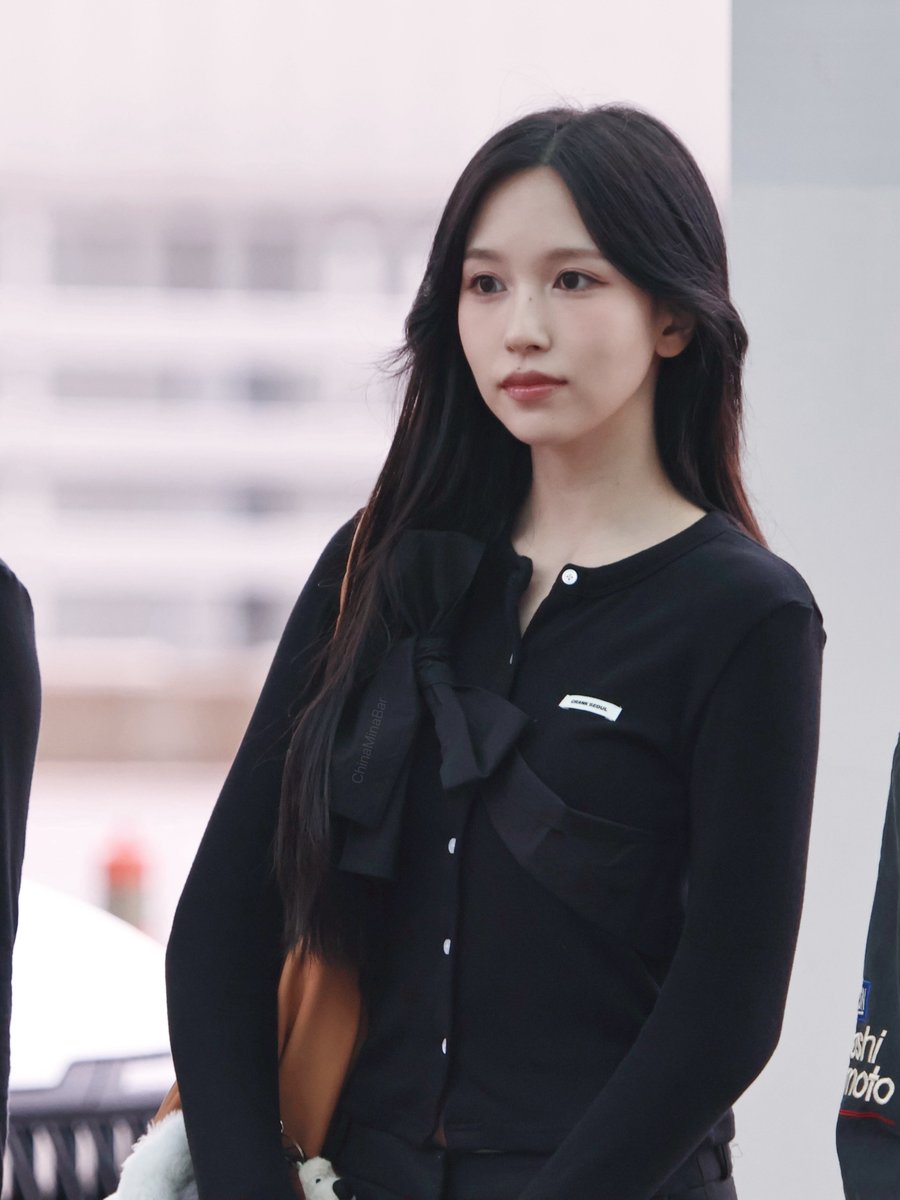 TWICEミナちゃんが空港で着てるCRANKのカーディガン、早速MUSINSAで