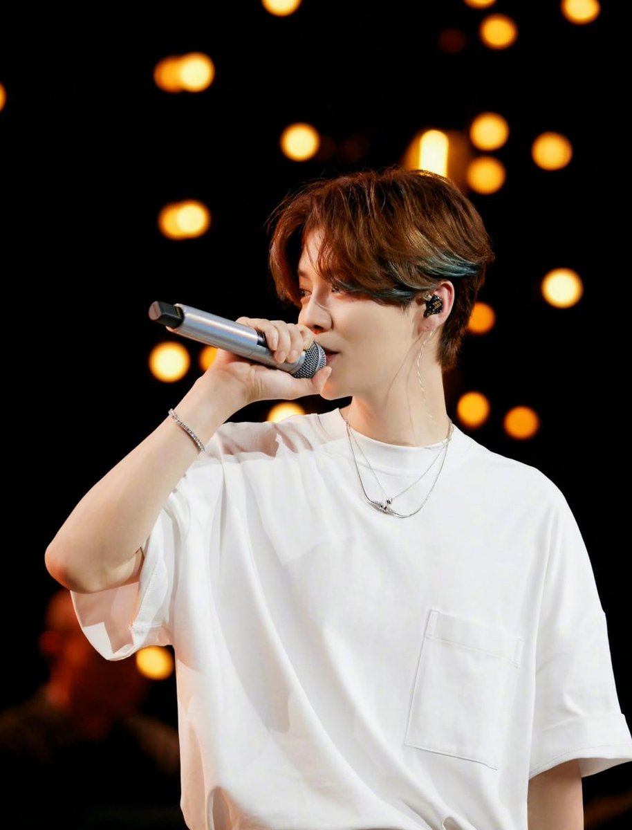 Happy 11th Solo Anniversary! 🎉

#LuHan 
#LuHan_IndependenceDay