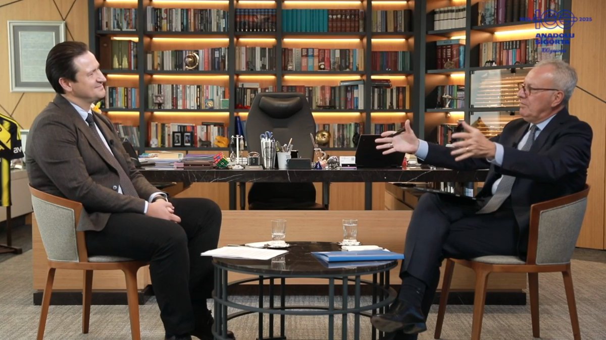 Türkiye Şişe ve Cam Fabrikaları A.Ş. ve
Türkiye İş Bankası A.Ş. Yönetim Kurulu Başkanı

Sayın Adnan Bali'nin kitaplar, öğrenme süreci ve hayata bakış açısından çok farklı noktalara değinen görüşleri son derece faydalıydı.

Tomorrow - Ferhat Yalçın ve ekibine teşekkür ederim.