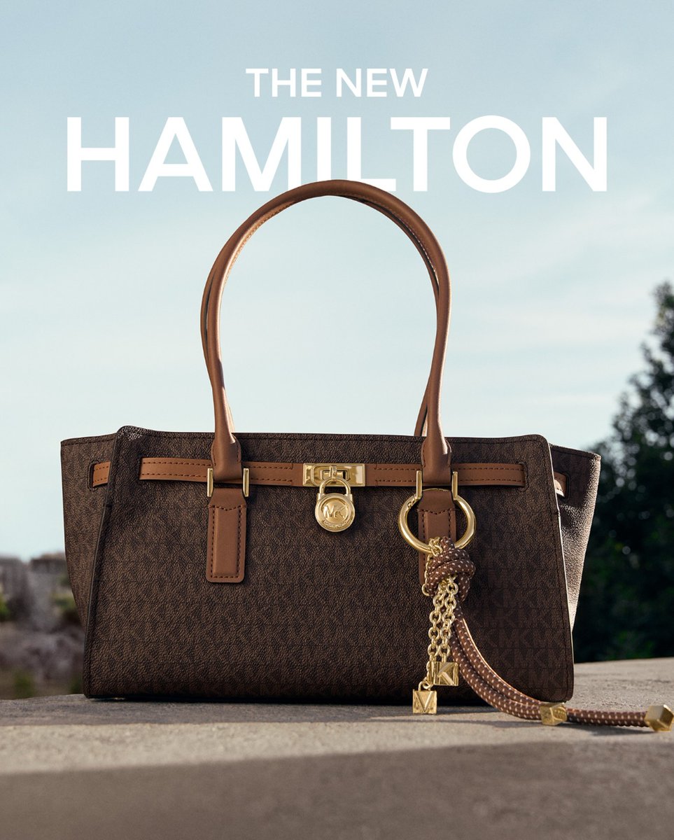 この秋、アイコンバッグ「HAMILTON(ハミルトン)」の新しいシルエット「ハミルトン・モダン」が登場。

「完璧なクラシックは決して色褪せない。ハミルトンの復刻は、優れたデザインが時代を超越することの証明です」——マイケル・コース

▶︎bit.ly/432k7E4
