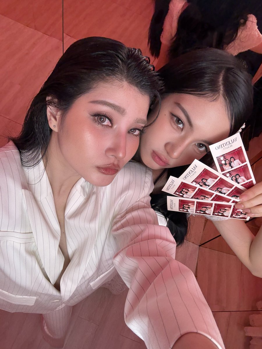 mable_siriwalee's tweet image. ขอบคุณทาง valentino beauty มากๆเลยนะคะที่ให้โอกาสพวกเรามาร่วมงาน ขอบคุณนะคะ ขอบคุณแฟนคลับทุกคนมากๆเลยนะคะที่มาเจอกัน น่ารักและอบอุ่นมากๆเลยงับ❤️ กลับกันดีๆน้าา เป็นห่วงนะงับ
Thank you so much to Valentino Beauty for giving us the opportunity to join the event. Thank you so much…