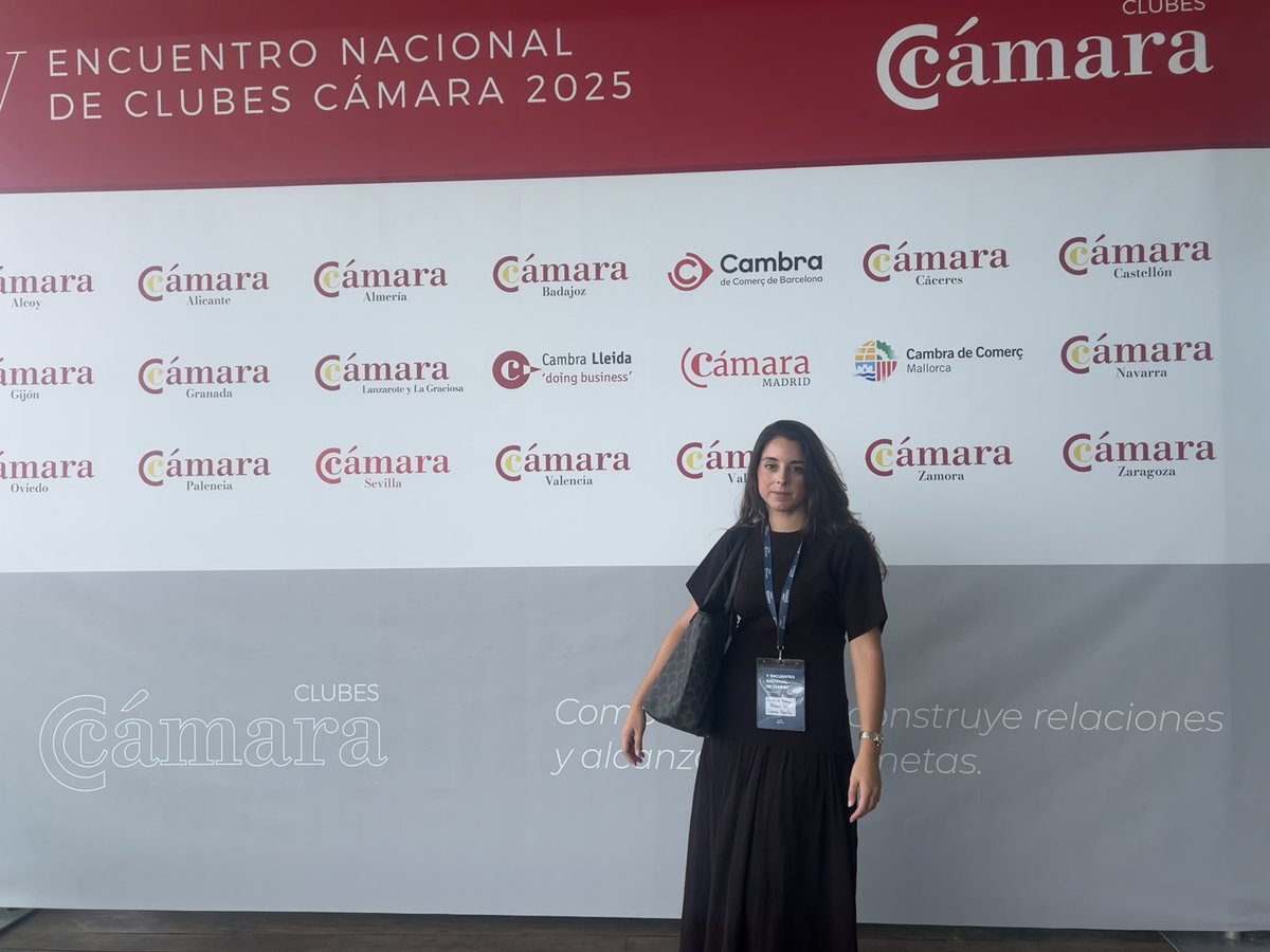 La semana pasada, estuvimos presentes en el 5º Encuentro Nacional de Clubes Cámara en Valencia. 
Nuestra directora de marketing, Cristina Moreno, asistió al encuentro organizado por la Cámara de Comercio de Valencia, una jornada centrada en la colaboración y la innovación. 😁