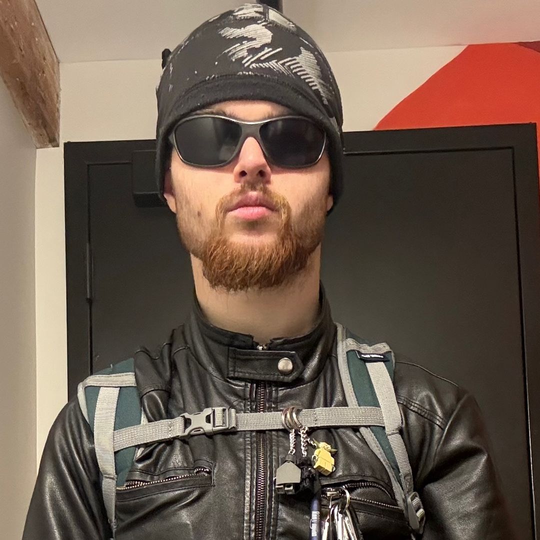 exploitxbt's tweet image. yo @Euris_x and @Cupseyy this gay ass honeypot made it so you niggas can only sell.

i got $4k trapped in this hoe, if i send it to you can you sell it and you can keep half?

thanks vro.
