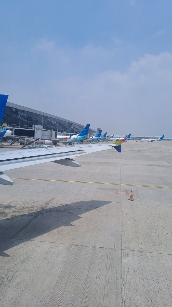 shookyud's tweet image. Sudahi dulu ngeluhnya, mari nikmati penerbangan dulu ✈️