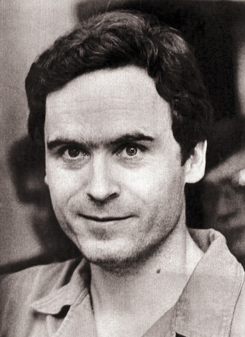 laetissima918's tweet image. When I consider Serial Killers
You can see the Psycho 
Dancing in their eyes

They say
A serial killer is often
Wickedly intelligent
Infinitely charismatic
At once scum-of-the-earth
And Larger-than-Life

I think that is the Fascination
That keeps them Popular

For the Ladies
A…
