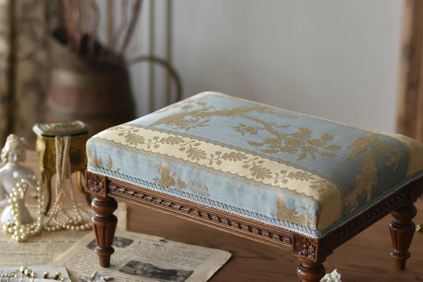 【手渡し限定】アンティーク家具 和製アンティーク 希少デザイン!! 十字金具が目を引く観音扉付き