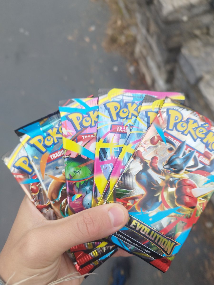 Pokémon Deals, Stock & News UK tweet media