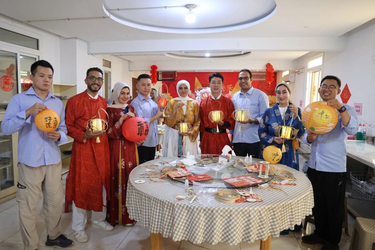 CSCEC_EGYPT's tweet image. Recently, CSCEC Egypt hosted a special event titled “Egyptian and Chinese employees celebrate the Mid-Autumn Festival together,” bringing more than 40 Egyptian and Chinese employees. During the event, participants wore traditional Hanfu, crafted Mid-Autumn Festival lanterns,…