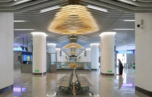 Discover_GZ's tweet photo. Recently, the interior decoration work for Terminal 3, part of the Phase III Expansion Project of Guangzhou Baiyun International Airport, has been completed. Terminal 3 is expected to begin operations at the end of 2025.#GUANGZHOU #Airport https://t.co/SGaK0h0gVD