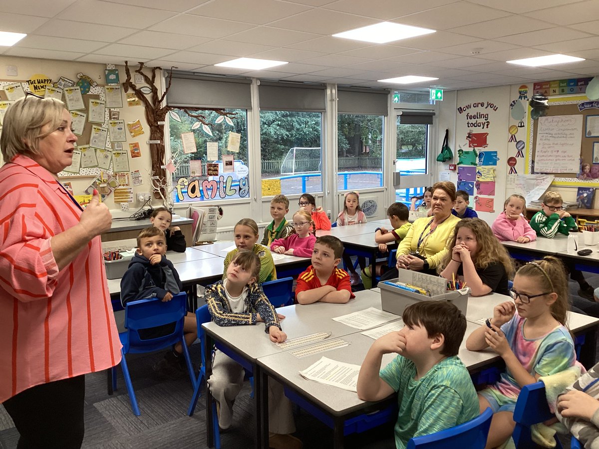 mrspyear4's tweet image. Happy Mental Health Day ☀️ 😃 
We  started  today  with  a  Healthy  Relationships  workshop  to  help  us  understand  how  to  treat  each  other  and  other  people  we  know.  Thank  you  to  the  amazing  Marie  ✨ @OURLADYSASPULL   #ourladyspshe