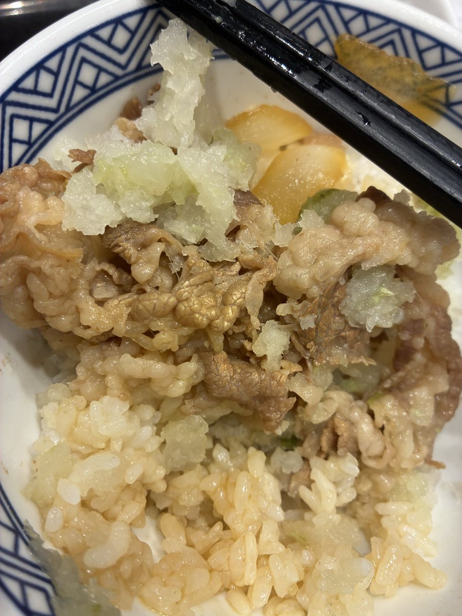 struggle1345's tweet image. 吉野家さんの鬼おろしわさび、辛すぎて涙ボロボロ！😢

一人で客席で何泣いてんだろ？🤔って目で見られてます！

でもおいちー！
#吉野家