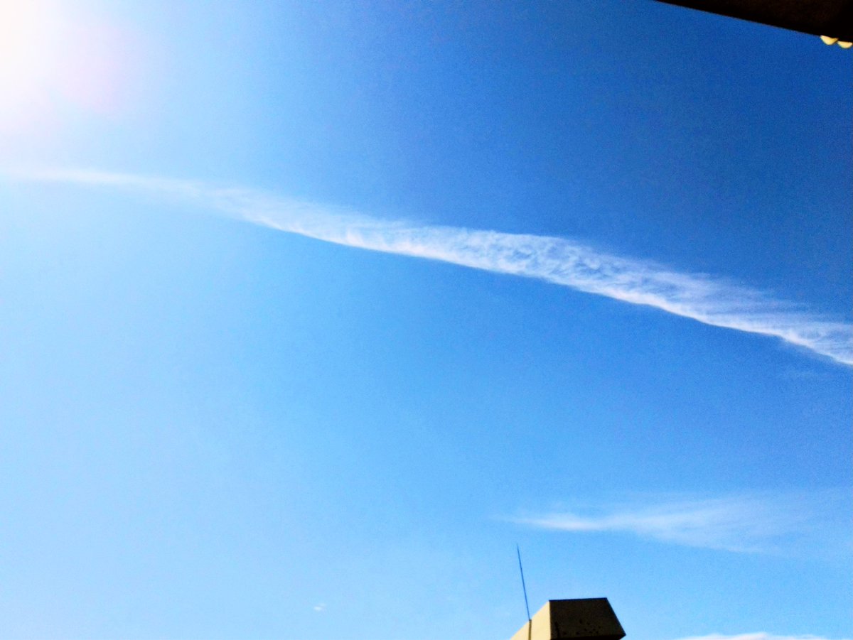 Iris_suhi_11618's tweet photo. ″その件進めてOK″
先週、陽光に向う龍雲を見て
そう想いました🐲

「こんな思いをしているのは〇〇のせい」
〇〇を責める事で
一見自分が楽になる様でも
その時
〇〇に自分のパワーを預け
〇〇に支配されている状態
その状態から抜けて
自分の人生に集中🌿
誰もが自分の人生を動かす力があるのだから✨ https://t.co/NxcEPp8j3R