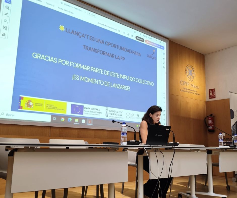 GVAeducacio's tweet photo. 🚀 Educació impulsa el projecte ‘Llança’t’ per a fomentar l’emprenedoria en 21 centres integrats d’FP de la Comunitat Valenciana

💡 Amb 210.000 € es crearan espais d’incubació i mentorització per acostar la FP al teixit productiu valencià

ℹ️https://t.co/3p72tnKySG https://t.co/quF1WZIijp