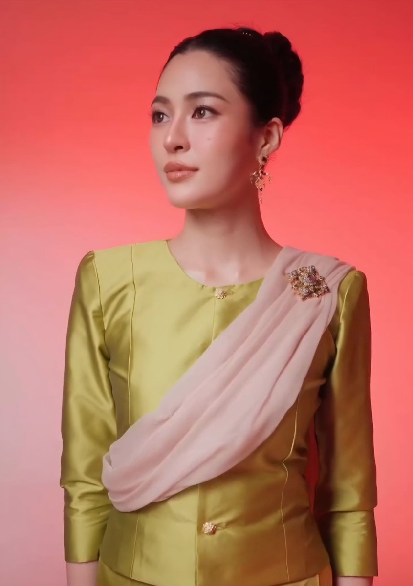 tvpoolsocial's tweet image. กรี๊ด สวย หวาน สไตล์สาวไทยมากลูกเอ้ย #หลิงหลิงคอง จัดเสิร์ฟแฟนคลับมาในชุดไทยหลากหลายสไตล์ งดงามประทับจิตมากลูก...

#ทีวีพูล #หลิงหลิงคอง #linglingkwong