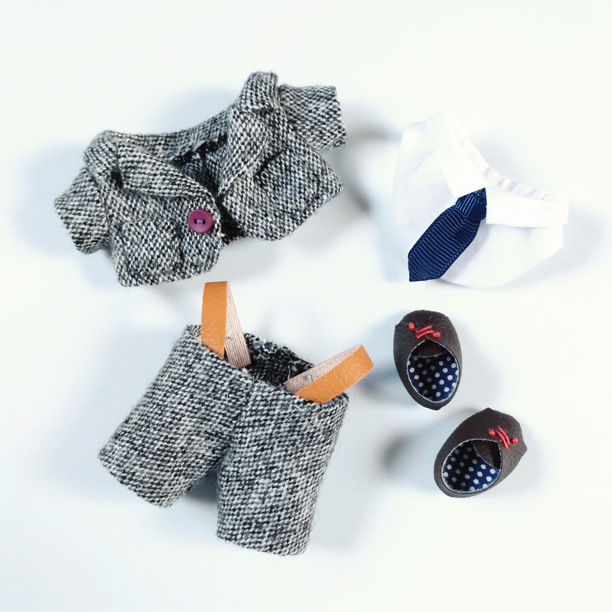 ぬい服🐹💛  2025/10
ジャケット作ってスーツにしました😎インナーは付け襟
#VANNER #배너 #VANNEE #ぬい活