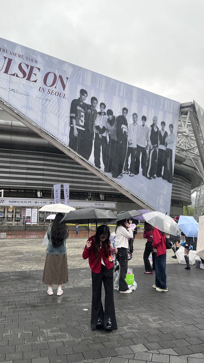 Chiya139_'s tweet photo. 251010.
好的寶石盒這次真的要見面了💎😭
（但這個雨我真的會發瘋⋯）
#treasure #PULSE_ON_IN_SEOUL https://t.co/smVIna1wYk
